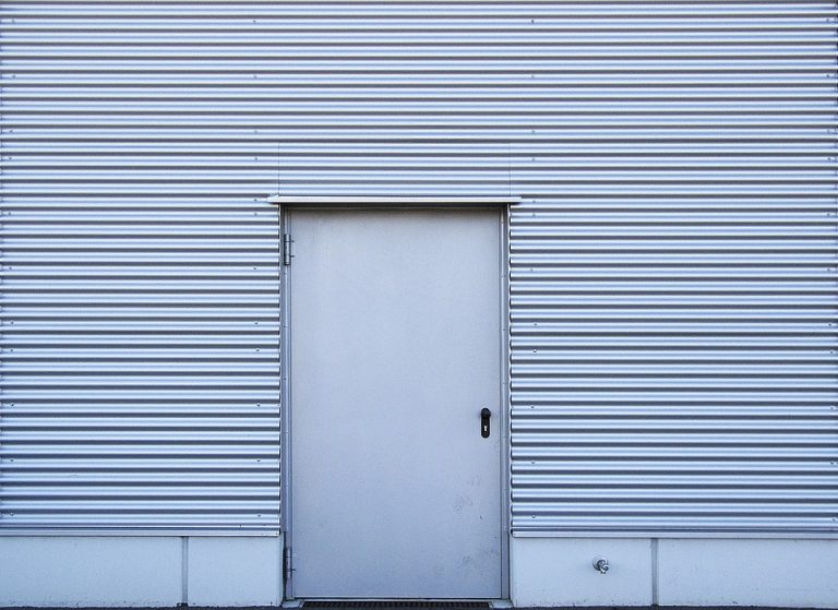 Porte aluminium : pourquoi choisir une porte en aluminium ?