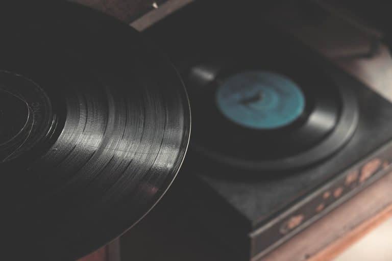Comparatif 2023 : Meilleures platines vinyles avec enceintes intégrées