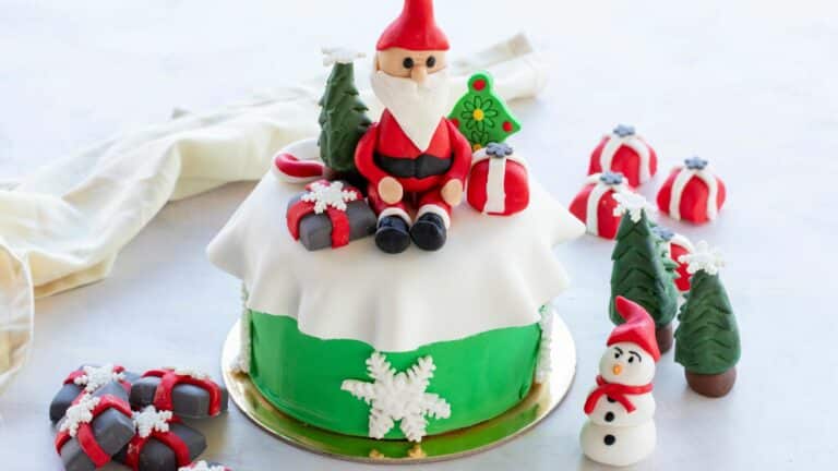 Quelles sont les astuces pour réussir la déco d’un gâteau de Noël ?