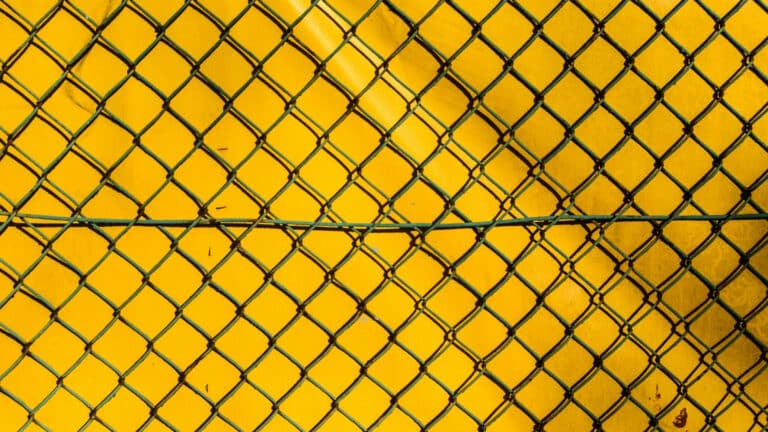 Les avantages de la clôture en rouleau à mailles flexibles pour votre maison ou votre entreprise
