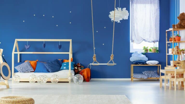 Le lit cabane Montessori : un espace magique pour les enfants