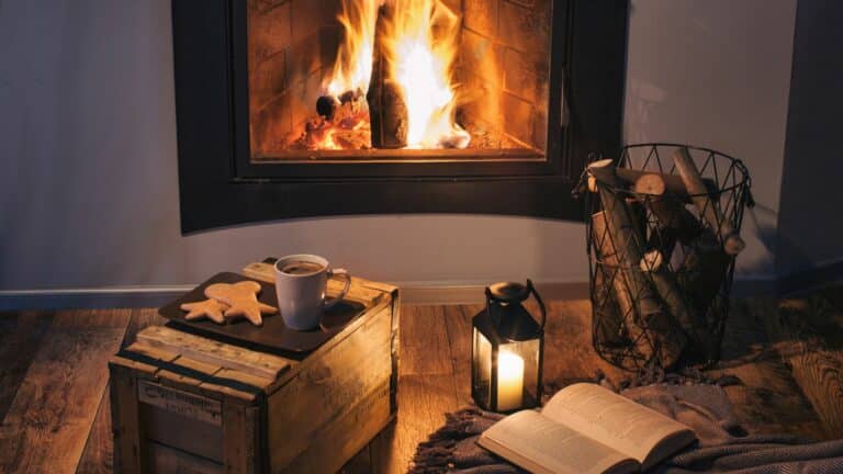 Découvrez combien de bûches vous devriez utiliser pour chauffer votre maison cet hiver!