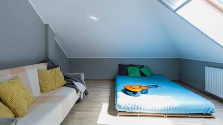 amenager chambre sous comble bas