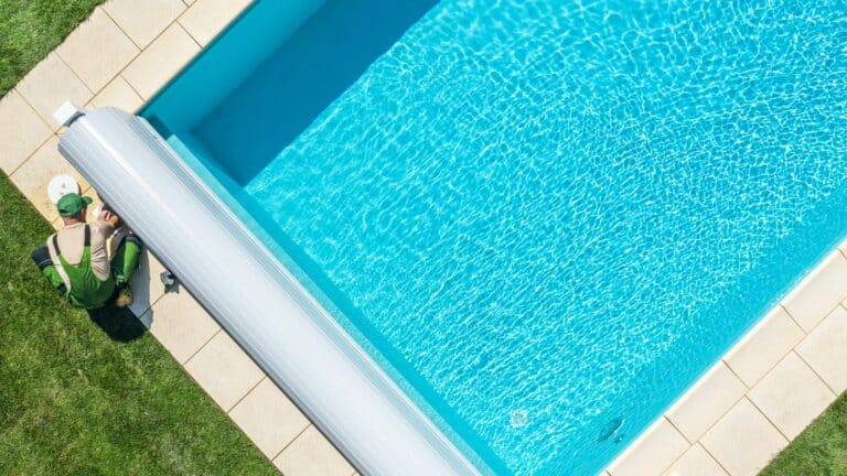 Choisir entre balles et boules de filtration pour votre piscine