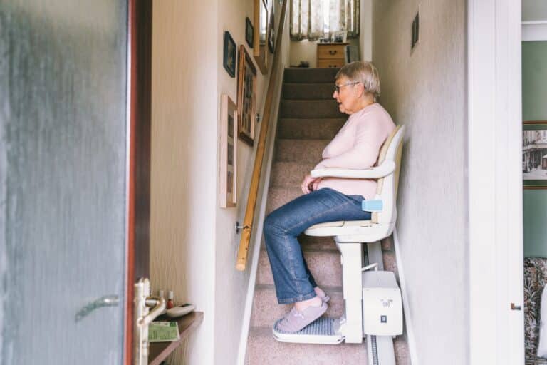 Découvrez les avantages du Stannah monte-escalier pour votre domicile