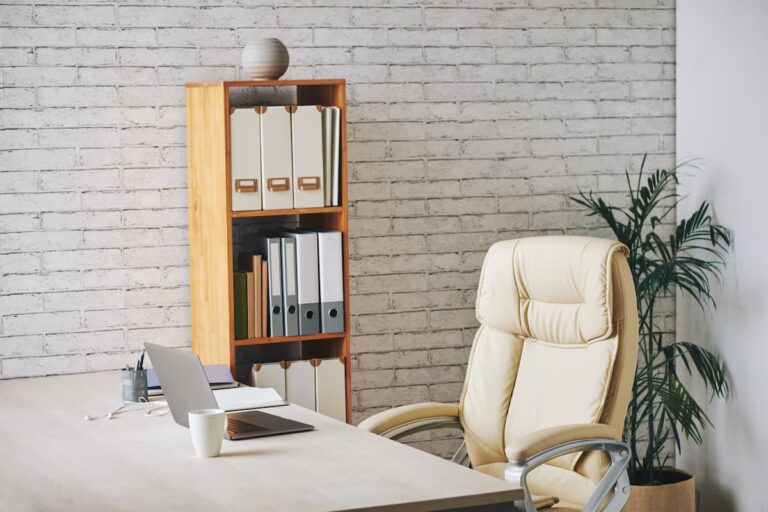 Guide pour créer un bureau cosy et luxueux avec une chaise de bureau en cuir