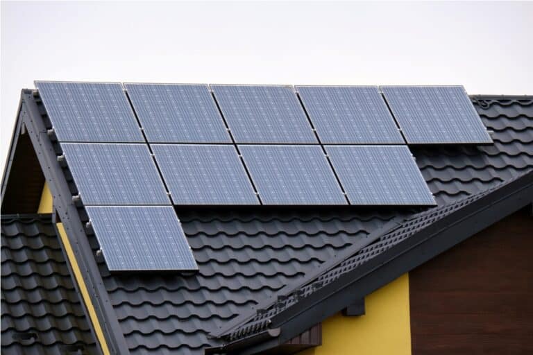 Installation de Panneaux Solaires pour Votre Maison: Économies et Écologie