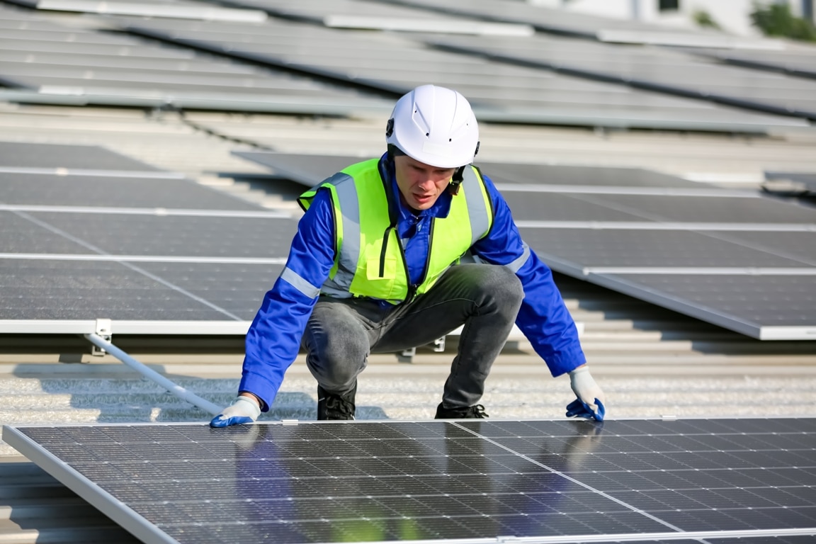 solar panel installer installing solar panels on r 2023 03 08 03 24 49 utc