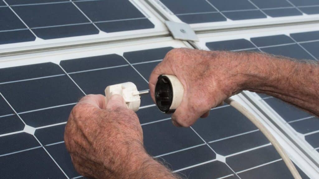 Devenir autonome avec un kit panneaux solaires
